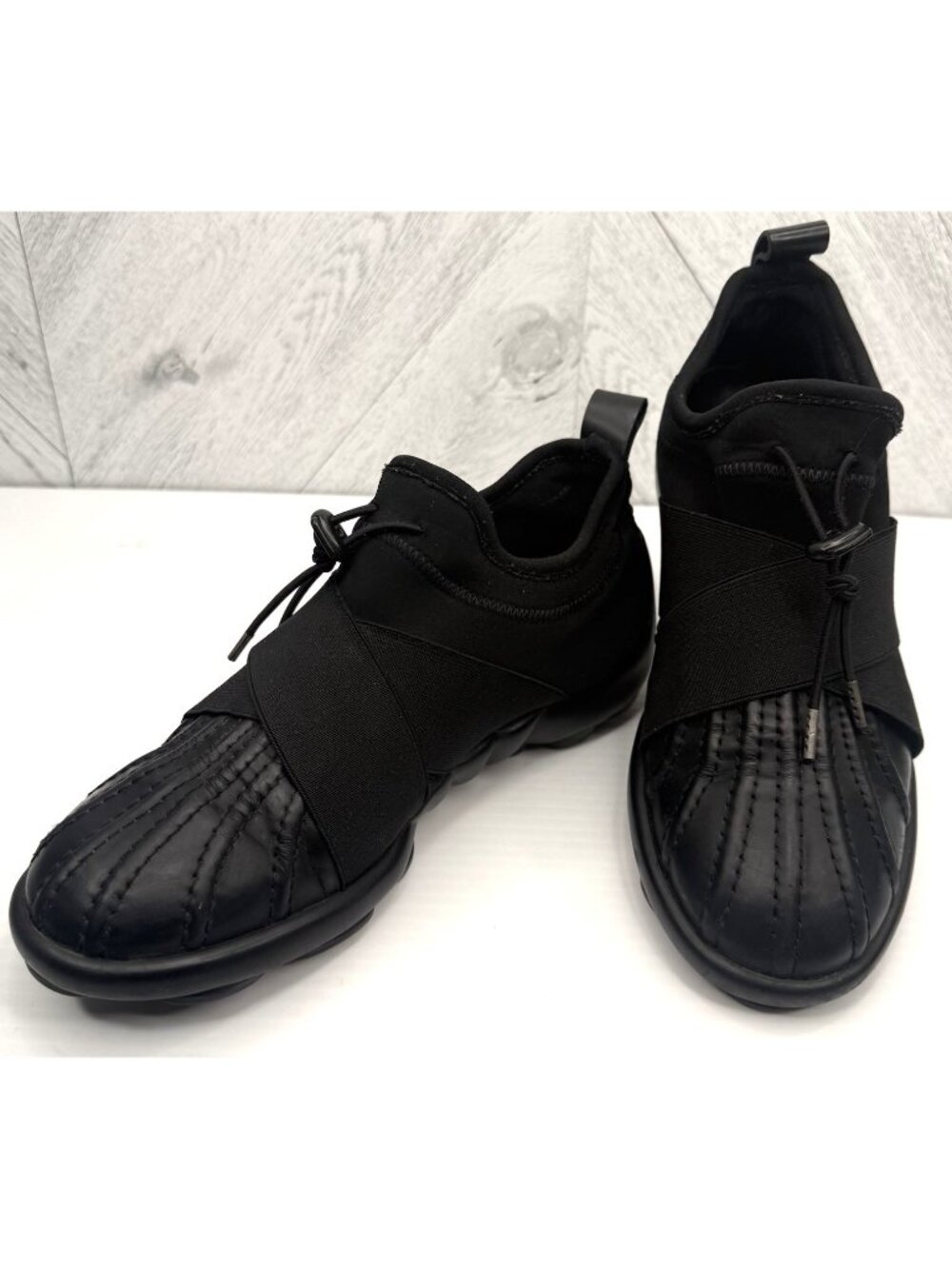John Fluevog Spyro Mens 9 Black Urban Angels Elastic Strap Slip On Sneakers